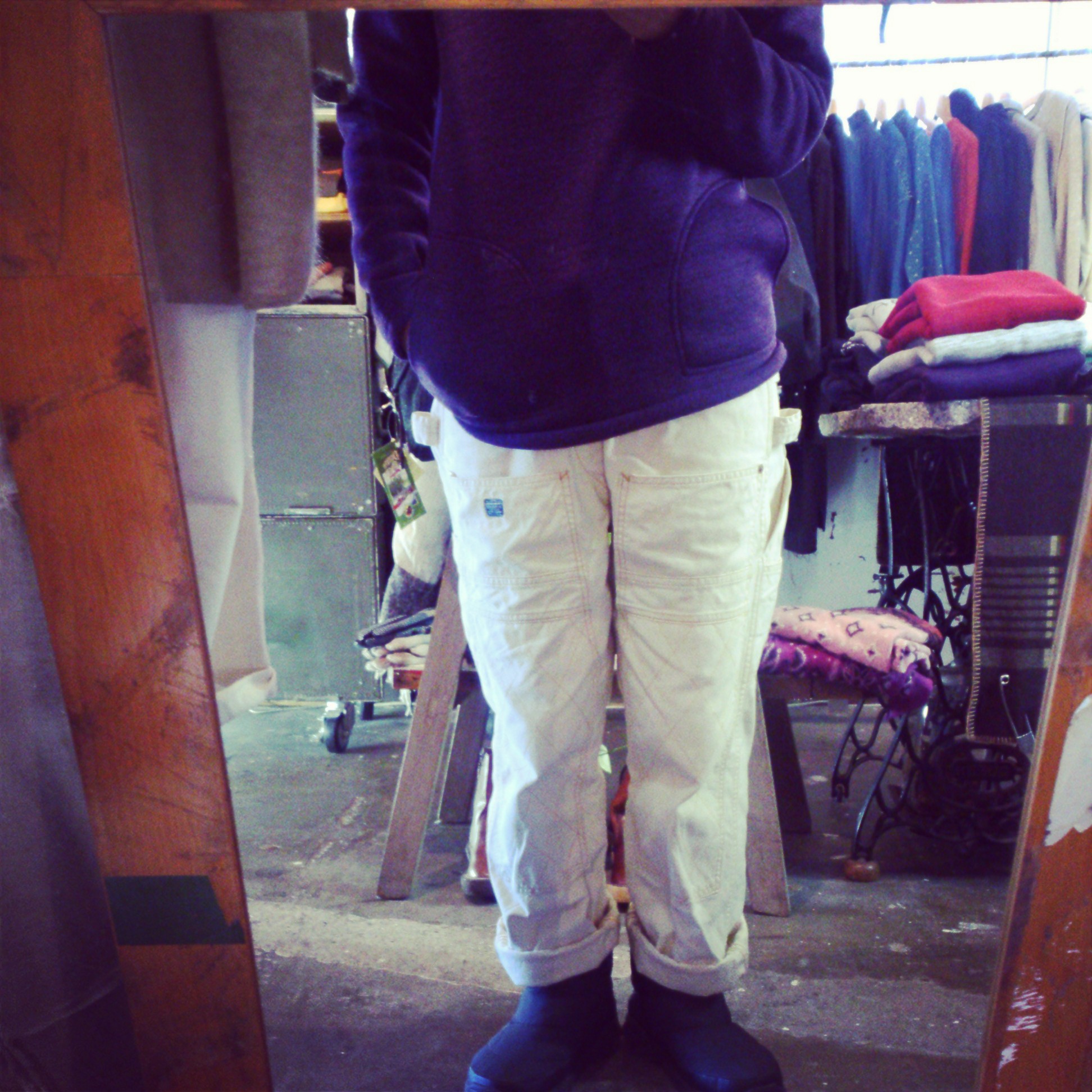 sweater fleece+white pants